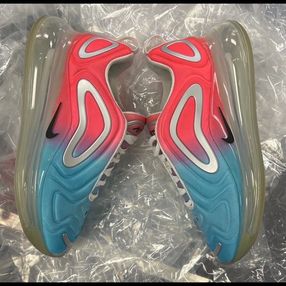 Woman’s Nike Air Max 720 in Pink Sea, size (10) - Picture 5 of 8